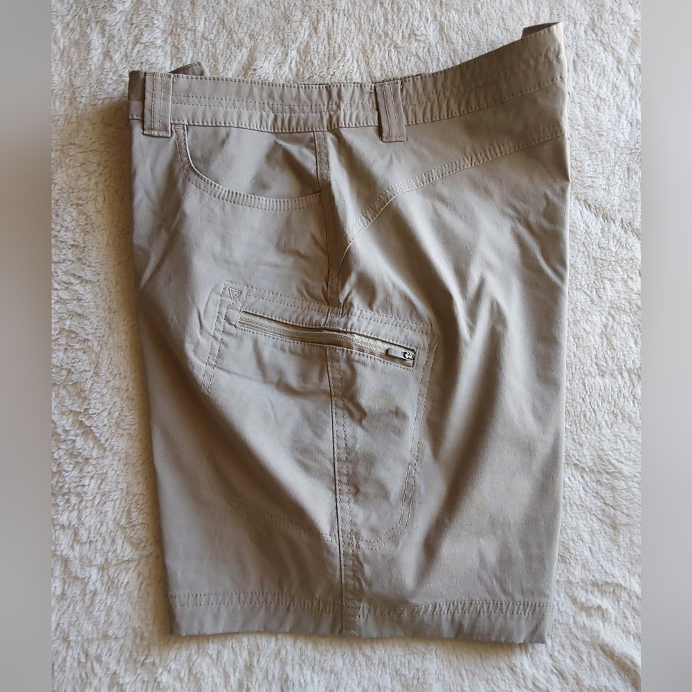 🌺 Like New Eddie Bauer Khaki Nylon Shorts w/Tech Pocket
